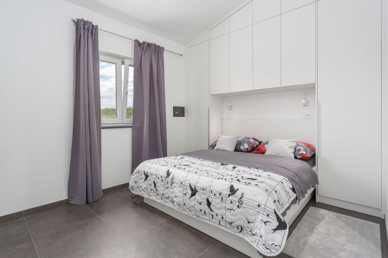 Gallery Apartment In Skrbčići Екстериор снимка
